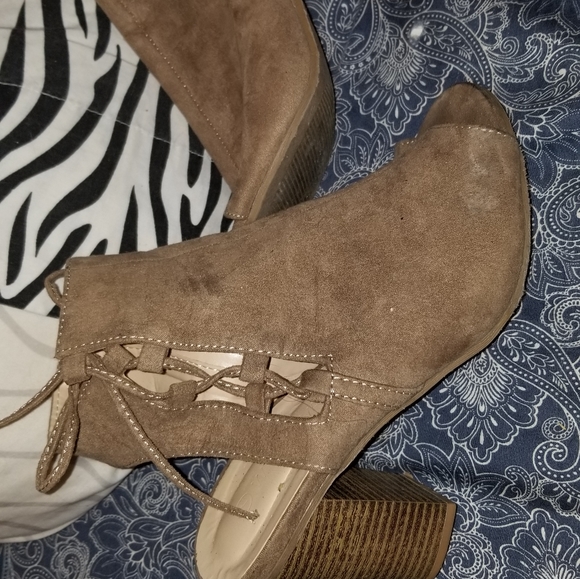 Wild Diva Shoes - WILD DIVA Women's Zip Up Heels